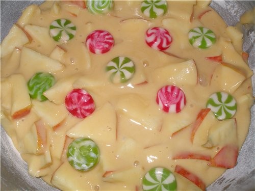 Шарлотка с карамелью 3 больших яйца 1/2 ст