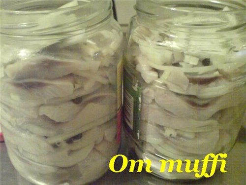 СЕЛЬДЬ МАРИНОВАННАЯ Когда мы покупаем селёдку (уже солёную), то за несколько дней до подачи на стол... - 3