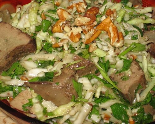 Салат "Праздничный" 250 гр куриной или индюшиной печенки 250 гр капусты 10 орехов пекан петрушка ил... - 2