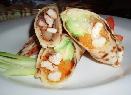 Рулетики с сумаком были слегка суховаты,на наш вкус,мы просто любим все сочное или с соусами