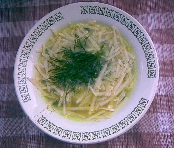 ЛЁГКИЙ ПРЯНЫЙ СУПЧИК С СЕЛЬДЕРЕЕМ И СЫРОМ