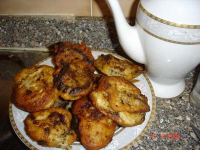 баклажаны с мясом в кляре салат простой (огурец-помидор-зелень-оливки), рыбка в кляре (чего-то меня...