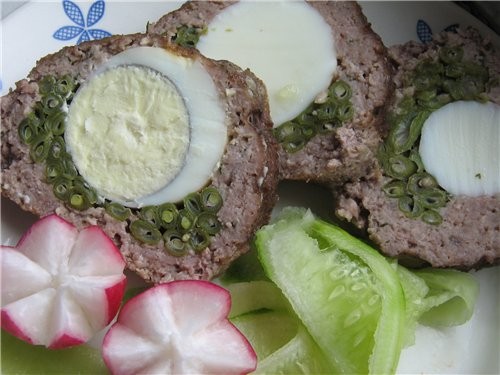 А я к вам с праздничным мясным рулетом