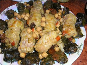 Еще были яхние (мясное ассорти, украшенное вареными овощами), рыба фаршированная (в фарш входят кро... - 4