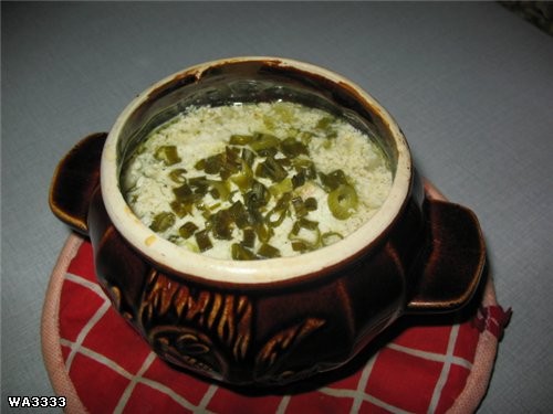 У нас были сегодня: курочка с картошкой, запеченные в горшочках салатик из помидоров и огурцов с зе...