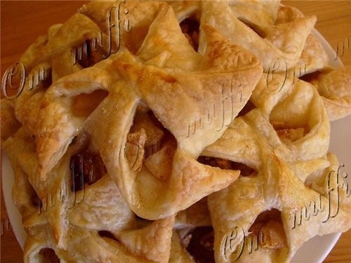 И ещё, по быстренькому к чаю, сделала слоечки с яблоками и карицей