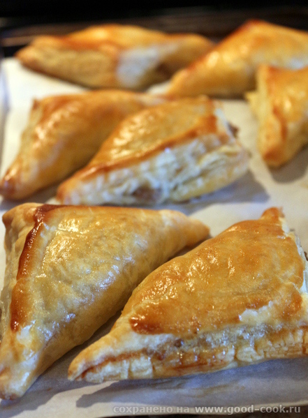 Слоеные пирожки с мясом и тыквой.