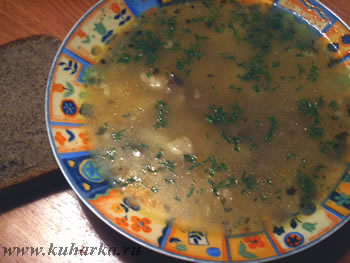 Сегодня у нас был картофельный супчик , салат с крабовыми палочками и на сладкое: плюшки и рогалики...