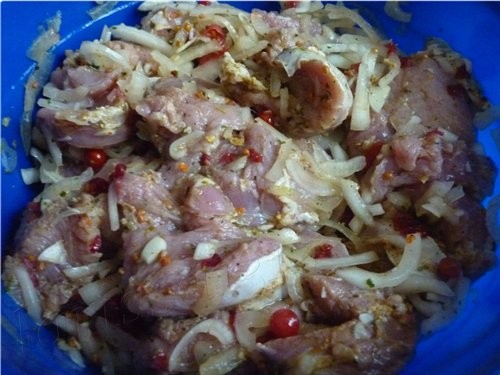 Девочки, напитками вы уже напились, теперь угощайтесь очень вкусным мяском - 4