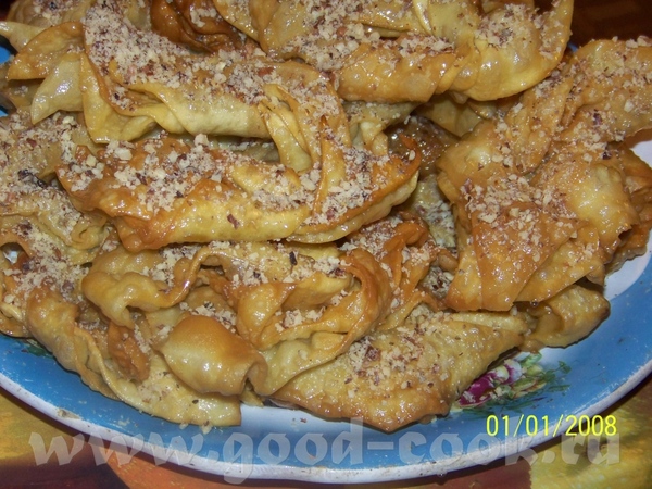 Пахлава медовая с орехами