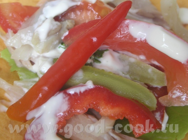 Забыла приекрепить- Салата куриная манезная: Курицу порезать на длинные хвосты- торпеды, томат тоже...