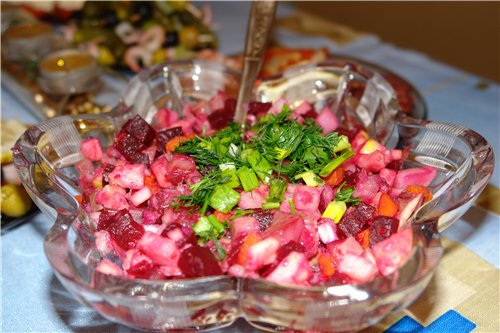 Вкусный салатик с селёдкой Нужно: Морковь 3 шт