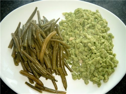 ШПЕТЦЛЕ С ЧЕРЕМШОЙ - Spдtzle mit Bдrlauch И простые Шпетцле, только яйца, мука и соль