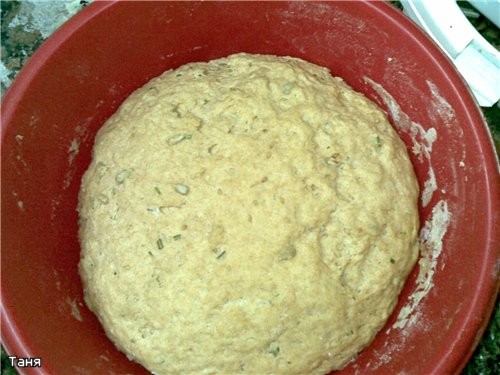 На подходе хлеб с розмарином и семечками и фаршированные овощи