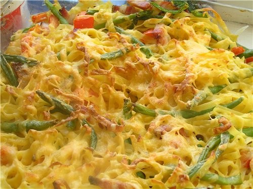 Запеканка из лапши с творожным сыром и зеленой фасолью 250 г лапши, 200 г творожного сыра с зеленью...