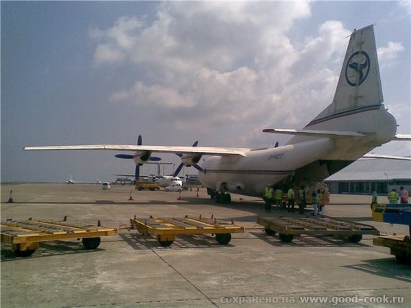 Наташ, на грузовом (АН-12), вот фотки погрузки как раз: Это в брюхе самолета, вид изнутри так сказа...