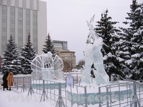 у нас это не конкурс, у нас это просто традиция - ежегодно делать ледяные городки, Сибирь, однако В... - 2