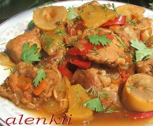 МЯСО ТУШЕНОЕ С ЖЕЛТЫМИ ФИНИКАМИ САЛАТ "ПЬЯНЯЩИЙ" (от моего мужа) ЧЕБУРЕКИ КУРИНЫЕ КРЫЛЫШКИ В КУНЖУТ...