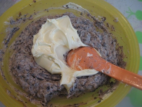 Добавляем, по вкусу, черные оливки (можно и зеленые, т - 4