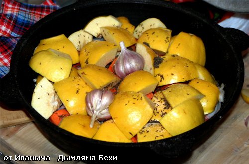 Айву режем на четыре части и вырезаем сердцевину - 6
