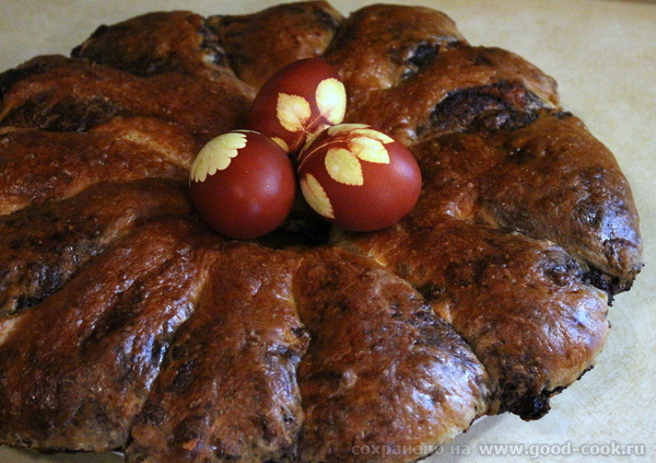 Рулет с маком, орехами и изюмом.