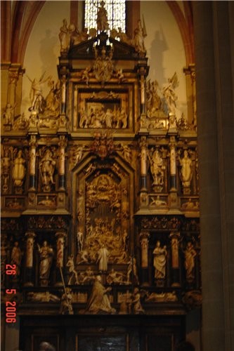 и заходили в "Paderborner Dom" вот только фотки мутноватые какие то получились - там везде темно бы...