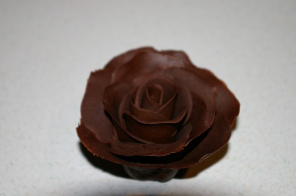 Вот пыталась повторить розу из шоколада от Такой же нежной она у меня не получилась но думаю на как...