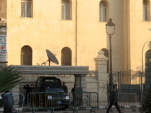 Так в Египте охраняют синагоги