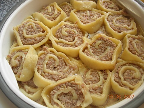 А вот ещё, что приготовила на днях: пеньки с мясом , вареники с клубникой на пару , кукурузную запе...