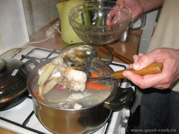 Когда я варю уху, в моем понимании, мой муж называет ее просто "Вкусным рыбным супчиком", сегодня муж варил уху сам, а я... - 2