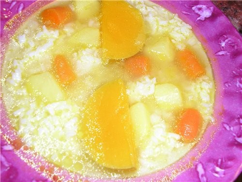 Обедала сегодня рисовым супчиком с тыквой, беби-морковкой и картохой (суп на курином бульоне), вот:...