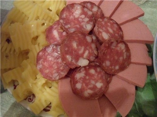 Угощайтесь колбаской и сыром Курица целиком