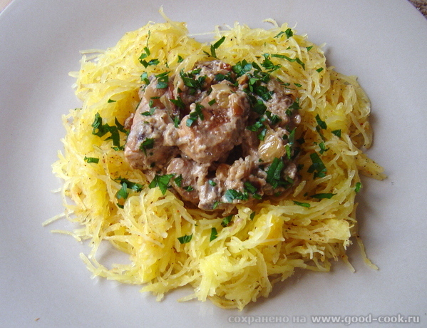 Кабачок спагетти с курицей и грибами. (Spaghetti Squash with Chicken and Mushrooms.)