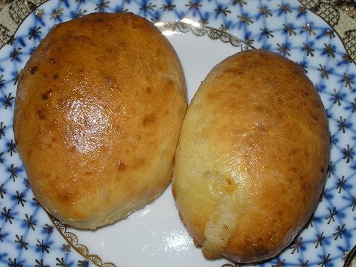 Печеночные оладьи Пирожочки из творожного теста с творожной массой и изюмом по рецепту Иннесы - 2