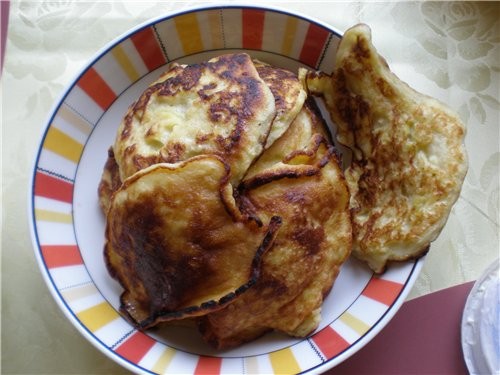 А я на завтрак сделала оладьи с яблоком , ну очень вкусно