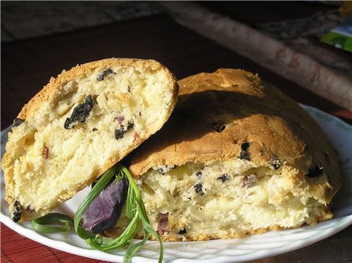 Итальянский хлеб с оливками и сыром