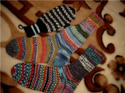 нитки выглядят как шерстяные, но думаю, что искуственные