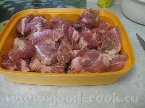 Мясо нарезаем достаточно большими и несколько продолговатыми кусками - 2
