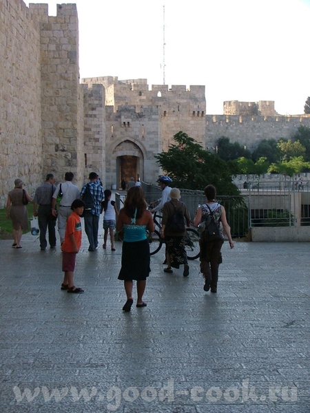 Весь Иерусалим выстроен из белого известняка или Иерусалимского камня (последние годы дома стали пр... - 3