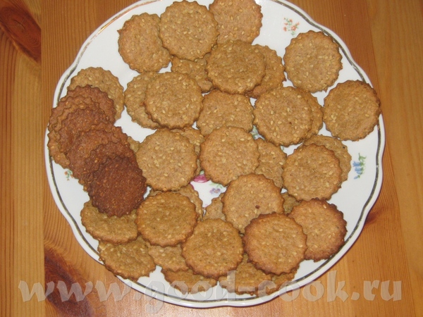 Крекеры из цельнозерновой муки с семенами подсолнечника, льна и кунжута