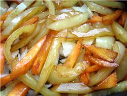 ОВОЩНОЕ СОТЕ С МЯСОМ Нам понадобиться: 2 баклажана, 1 крупная морковь, 2 перца, 1 крупная луковица,... - 4