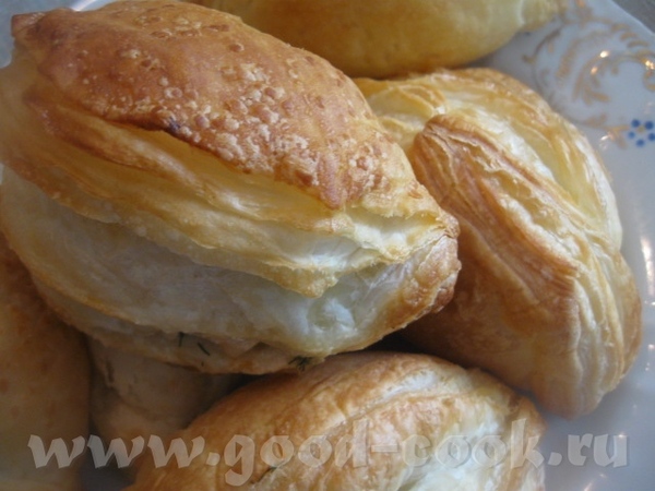 СЛОЕНЫЕ ПИРОЖКИ С СЁМГОЙ , ЛУКОМ И УКРОПОМ Несложные в приготовлении, но очень вкусные пирожки