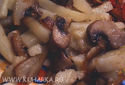 Сегодня сделала жареную картошку с грибами и салат "Фаттуш" (ливанская кухня)