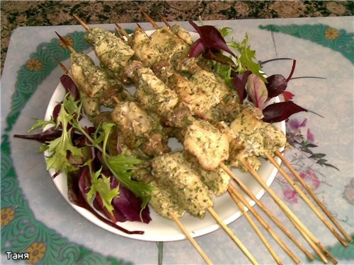 Шашлычки из куринных грудок в зеленом соусе - 2