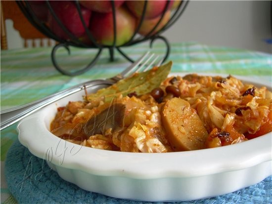 Вчера у нас была вот такая вкусная горячая закуска из Капусты с барбарисом