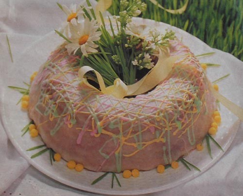 Пасхальное гнездо фото из журнала Тесто: 5 яиц, 150г сахара, 1 ч