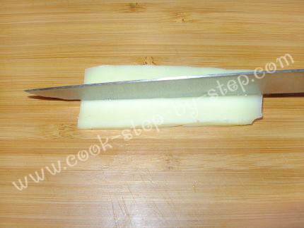 Сосиски с сыром, для деток Сыр 30-50 гр сосиски 4 шт Нарезать сыр полосками