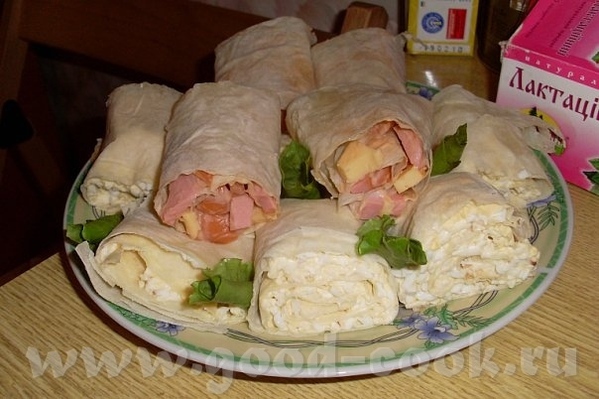 лавашные штучки лаваш с сыром, сосисками, майонезом и кетчупом (хайнц), лаваш с тертым колбасным сы...