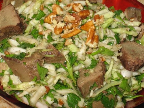 Салат "Праздничный" 250 гр куриной или индюшиной печенки 250 гр капусты 10 орехов пекан петрушка ил...