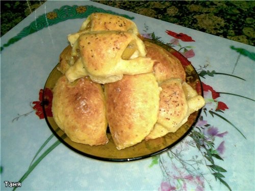 Творожные пирожки с яблоками Делала с самовосходящей мукой,так что не использовала пекарский порошо...